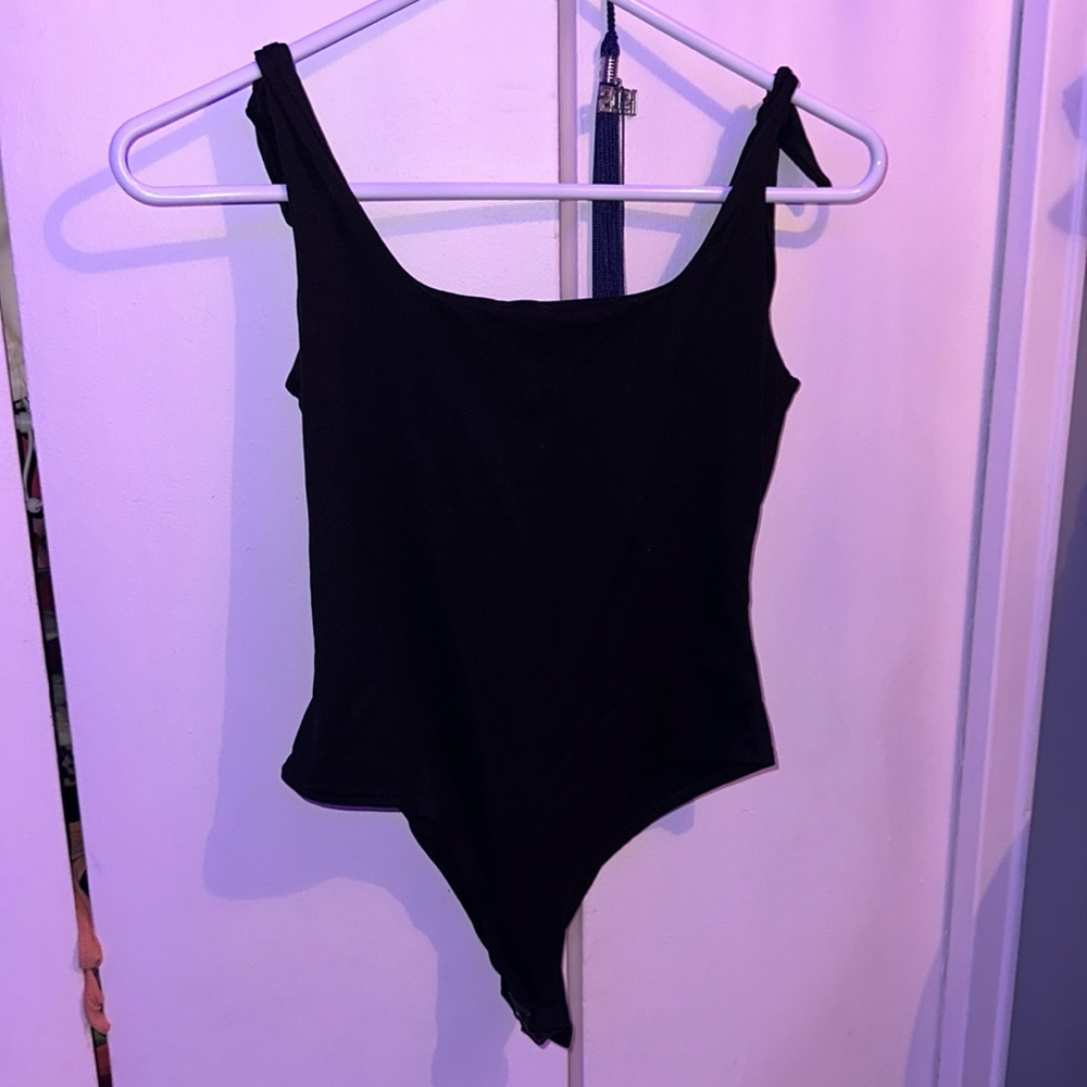 ⚠️LAST 8 WEEKS TO PURCHASE— tied shoulder bodysuit🖤